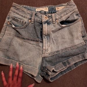 High waist denim shorts, 90's style